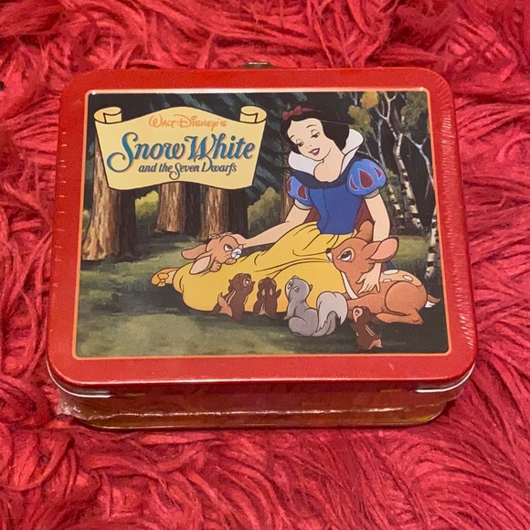 Limited Edition Hallmark Disney Lunch Box Snow White Brand New - Picture 1 of 6